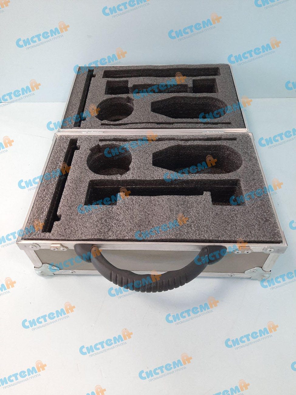 Металлический кейс с ложементом из НПЭ Металлический кейс с ложементом из НПЭ